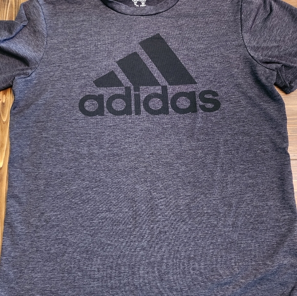 Youth Adidas Shirt, Size XL, Gray